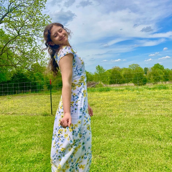 Meet your Posher, Sarah Grace - Picture 3 of 3